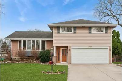 1305 E Mulberry Lane, Mount Prospect, IL 60056 - Photo 2