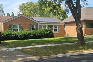 406 N Prospect Manor Ave, Mount Prospect, IL 60056 - Photo 2