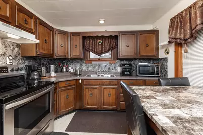 929 E Water Street, Pontiac, IL 61764 - Photo 10