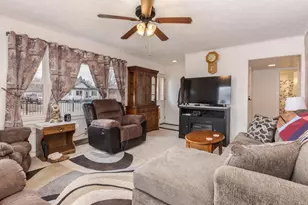 929 E Water St, Pontiac, IL 61764 - Photo 8