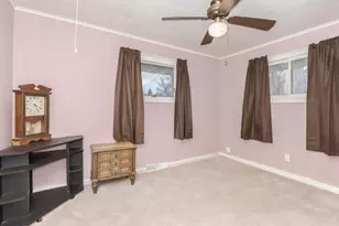 929 E Water St, Pontiac, IL 61764 - Photo 16