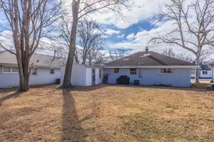 929 E Water St, Pontiac, IL 61764 - Photo 24