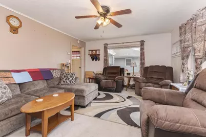 929 E Water Street, Pontiac, IL 61764 - Photo 6