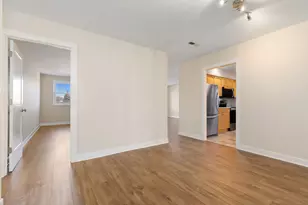 1501 Darien Lake Dr, Darien, IL 60561 - Photo 6