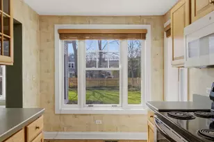 98 Williamsburg Rd, Evanston, IL 60203 - Photo 10