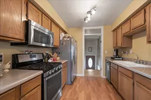 517 Longwood Dr, Buffalo Grove, IL 60089 - Photo 6