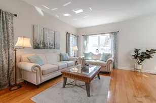 204 N Crooked Lake Ln, Lindenhurst, IL 60046 - Photo 8