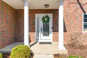 204 N Crooked Lake Ln, Lindenhurst, IL 60046 - Photo 4