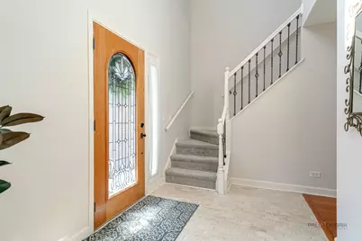 204 N Crooked Lake Lane, Lindenhurst, IL 60046 - Photo 6