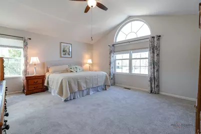 204 N Crooked Lake Lane, Lindenhurst, IL 60046 - Photo 24