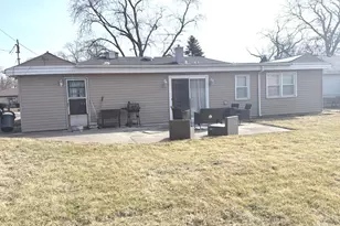 404 N Kinzie St, Thornton, IL 60476 - Photo 4