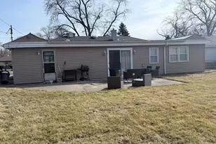 404 N Kinzie St, Thornton, IL 60476 - Photo 4