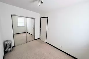 3933 N Clarendon Ave, Chicago, IL 60613 - Photo 8