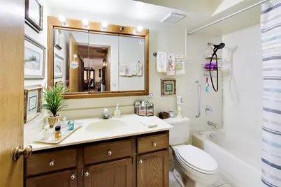 6455 W Belle Plaine Avenue #411, Chicago, IL 60634 - Photo 18