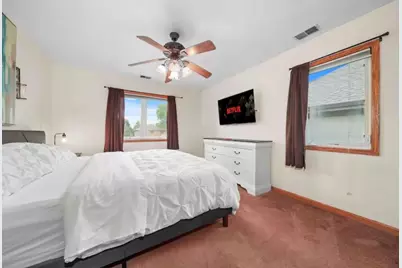 5304 S New England Avenue, Chicago, IL 60638 - Photo 10
