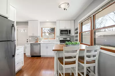 417 Lawrence Avenue, Grayslake, IL 60030 - Photo 6