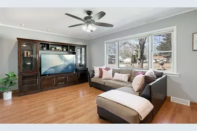 417 Lawrence Avenue, Grayslake, IL 60030 - Photo 2