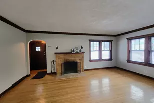 365 Vandalia St, Elgin, IL 60123 - Photo 4