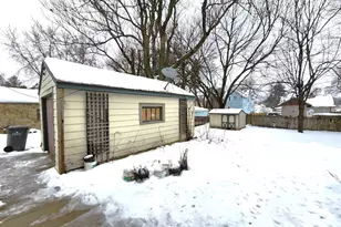 365 Vandalia St, Elgin, IL 60123 - Photo 24