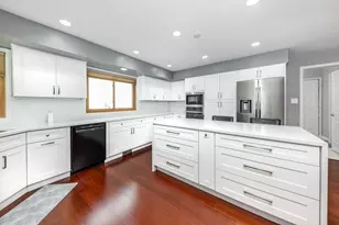 6722 Sweetbriar Ln, Darien, IL 60561 - Photo 18