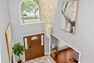 6722 Sweetbriar Ln, Darien, IL 60561 - Photo 4