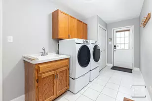 6722 Sweetbriar Ln, Darien, IL 60561 - Photo 28