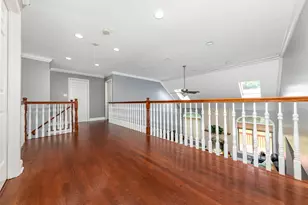 6722 Sweetbriar Ln, Darien, IL 60561 - Photo 14