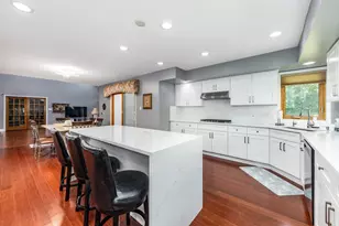 6722 Sweetbriar Ln, Darien, IL 60561 - Photo 4