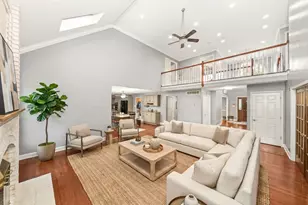 6722 Sweetbriar Ln, Darien, IL 60561 - Photo 8