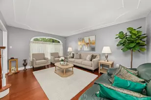 6722 Sweetbriar Ln, Darien, IL 60561 - Photo 12