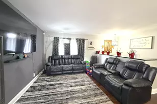 1216 N Lake Shore Dr, Round Lake Beach, IL 60073 - Photo 4