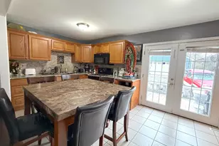 1216 N Lake Shore Dr, Round Lake Beach, IL 60073 - Photo 6