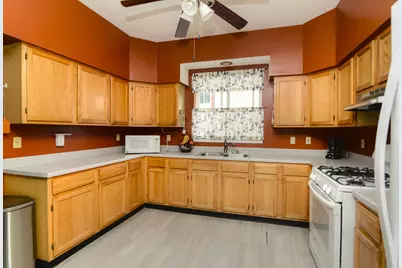 323 S Broadway Avenue, Aurora, IL 60505 - Photo 12