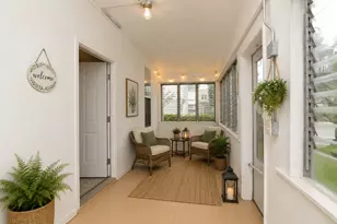 323 S Broadway Ave, Aurora, IL 60505 - Photo 2