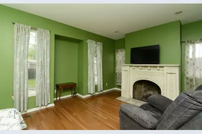 323 S Broadway Avenue, Aurora, IL 60505 - Photo 16