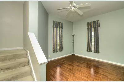 323 S Broadway Avenue, Aurora, IL 60505 - Photo 10