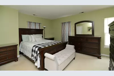 323 S Broadway Avenue, Aurora, IL 60505 - Photo 20