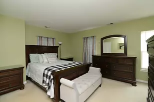 323 S Broadway Ave, Aurora, IL 60505 - Photo 20