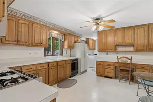 1332 W Weathersfield Way, Schaumburg, IL 60193 - Photo 6