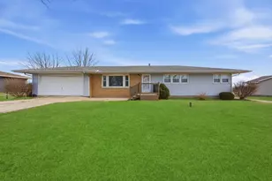 5545 S State 1 Rte, Saint Anne, IL 60964 - Photo 1