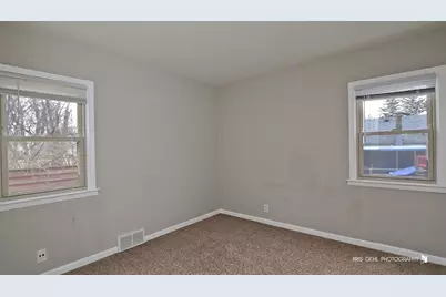 610 Lagoon Terrace, Round Lake Beach, IL 60073 - Photo 10