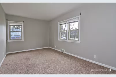 610 Lagoon Terrace, Round Lake Beach, IL 60073 - Photo 8