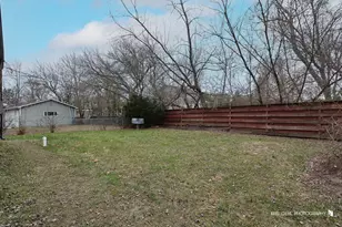 610 Lagoon Terrace, Round Lake Beach, IL 60073 - Photo 16