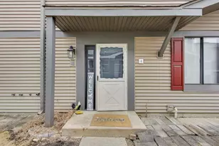 29W532 Winchester Circle, Warrenville, IL 60555 - Photo 2