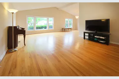 711 Leamington Avenue, Wilmette, IL 60091 - Photo 2