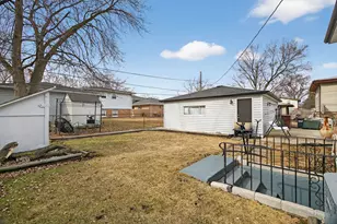 16488 Barton Ln, Oak Forest, IL 60452 - Photo 6