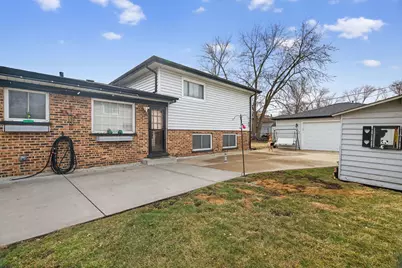 16488 Barton Lane, Oak Forest, IL 60452 - Photo 4