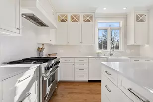 236 Holmes Ave, Clarendon Hills, IL 60514 - Photo 4