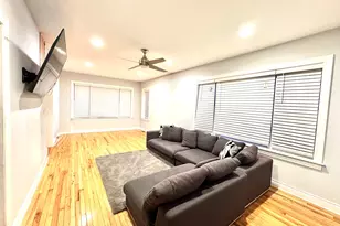 8544 S Essex Ave, Chicago, IL 60617 - Photo 6