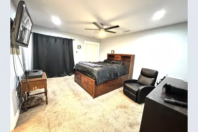 8544 S Essex Avenue, Chicago, IL 60617 - Photo 20